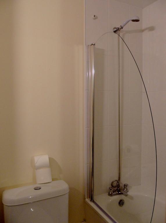 Almond House Lodge Единбург Екстериор снимка
